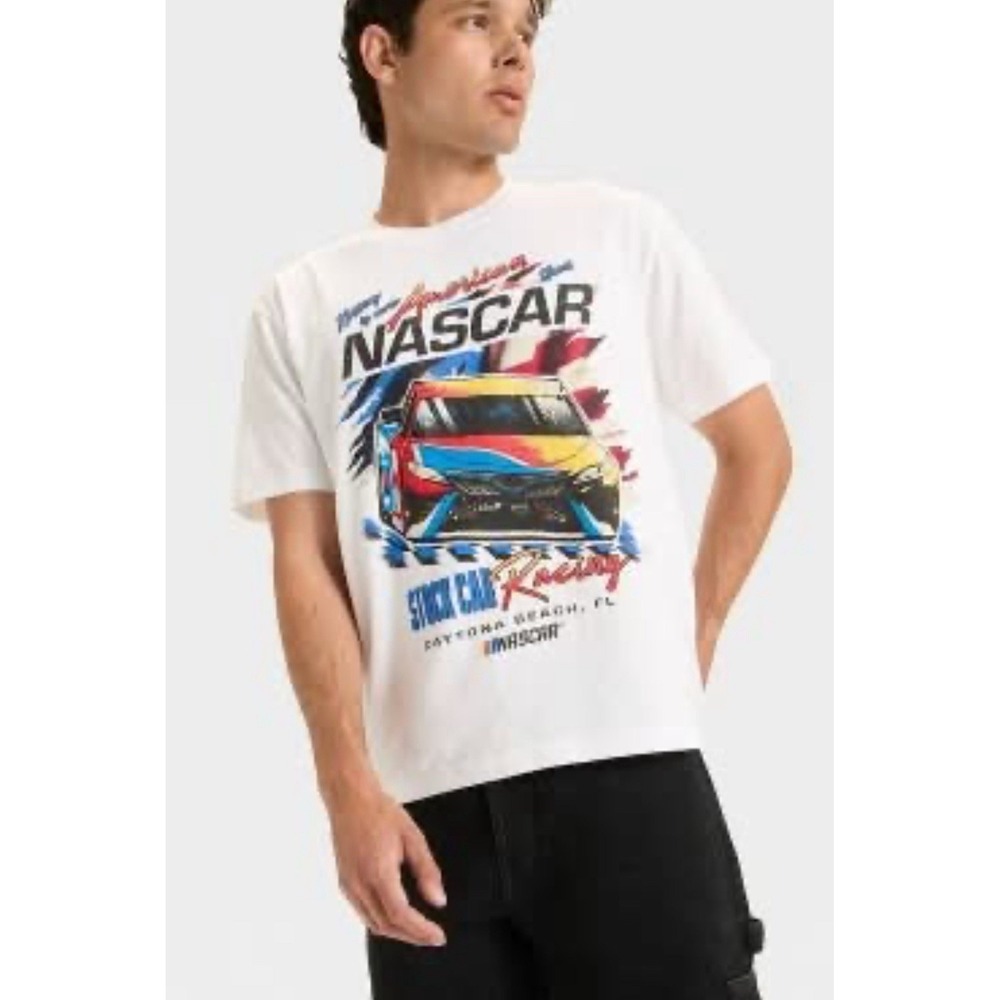 NASCAR Graphic Tee Unisex L White NEW Boxy Fit Stock Car Racing‎ Daytona Beach
